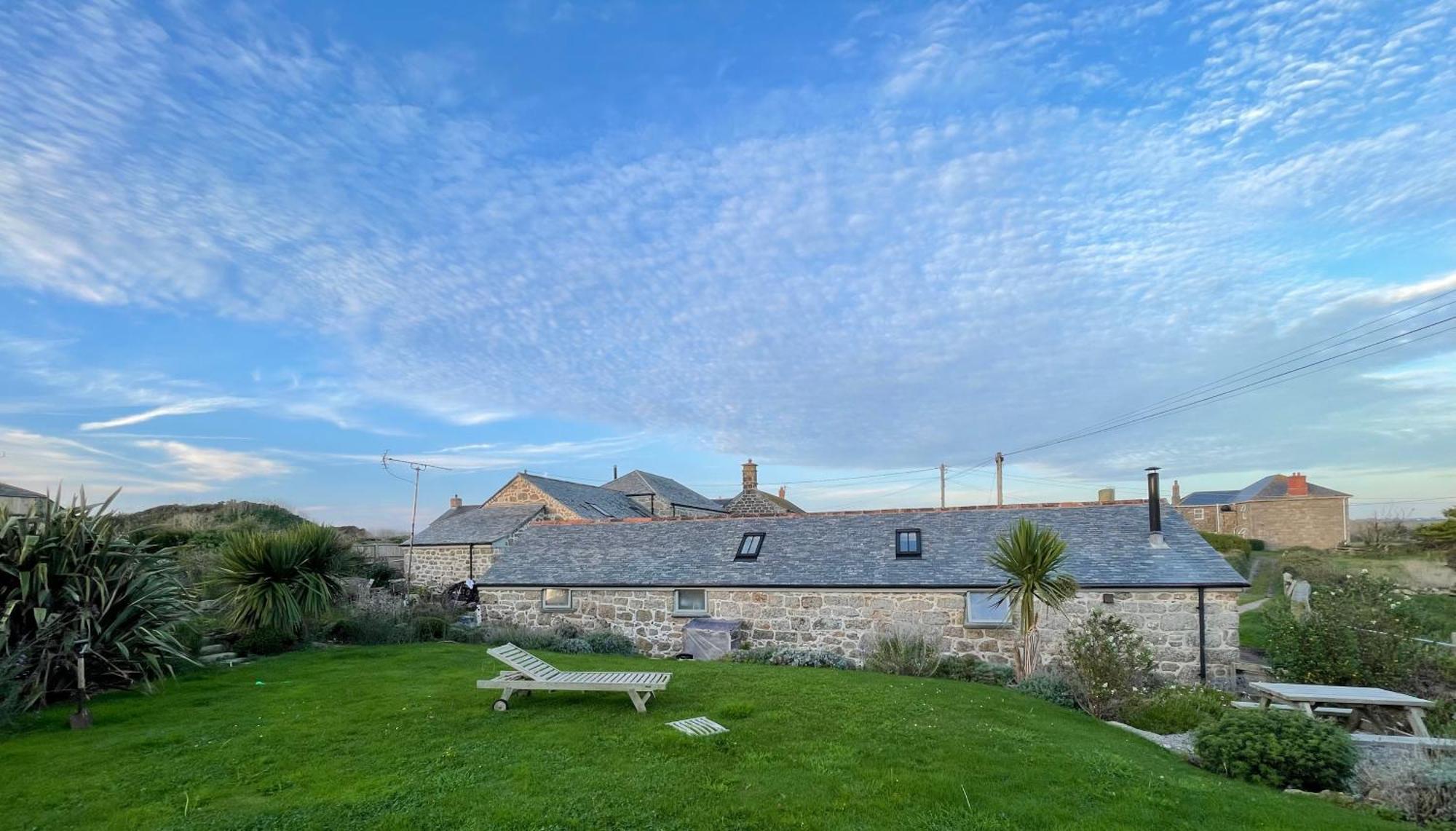 Trengothal Barn Apartment Porthcurno Exterior photo