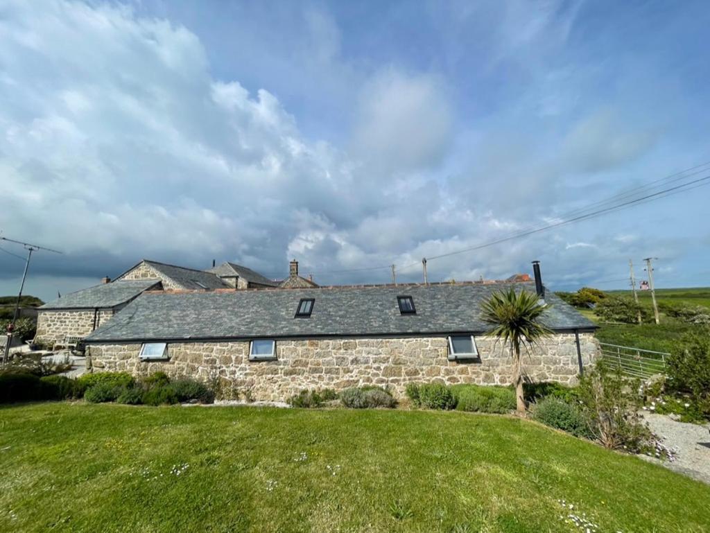 Trengothal Barn Apartment Porthcurno Exterior photo