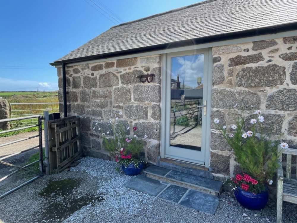 Trengothal Barn Apartment Porthcurno Exterior photo